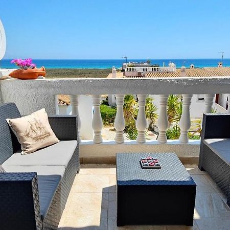 The Swallow'S Rest Beach House - Meia Praia ลากอส ภายนอก รูปภาพ