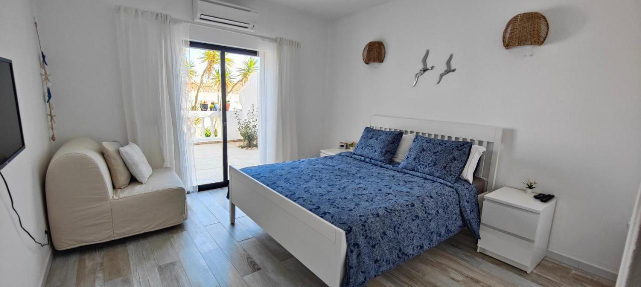 The Swallow'S Rest Beach House - Meia Praia ลากอส ภายนอก รูปภาพ